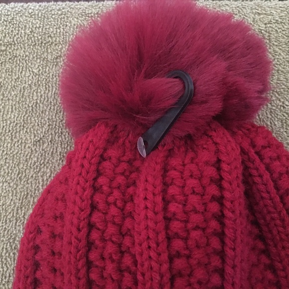 Ugg Beanie Hat Red - Picture 4 of 5